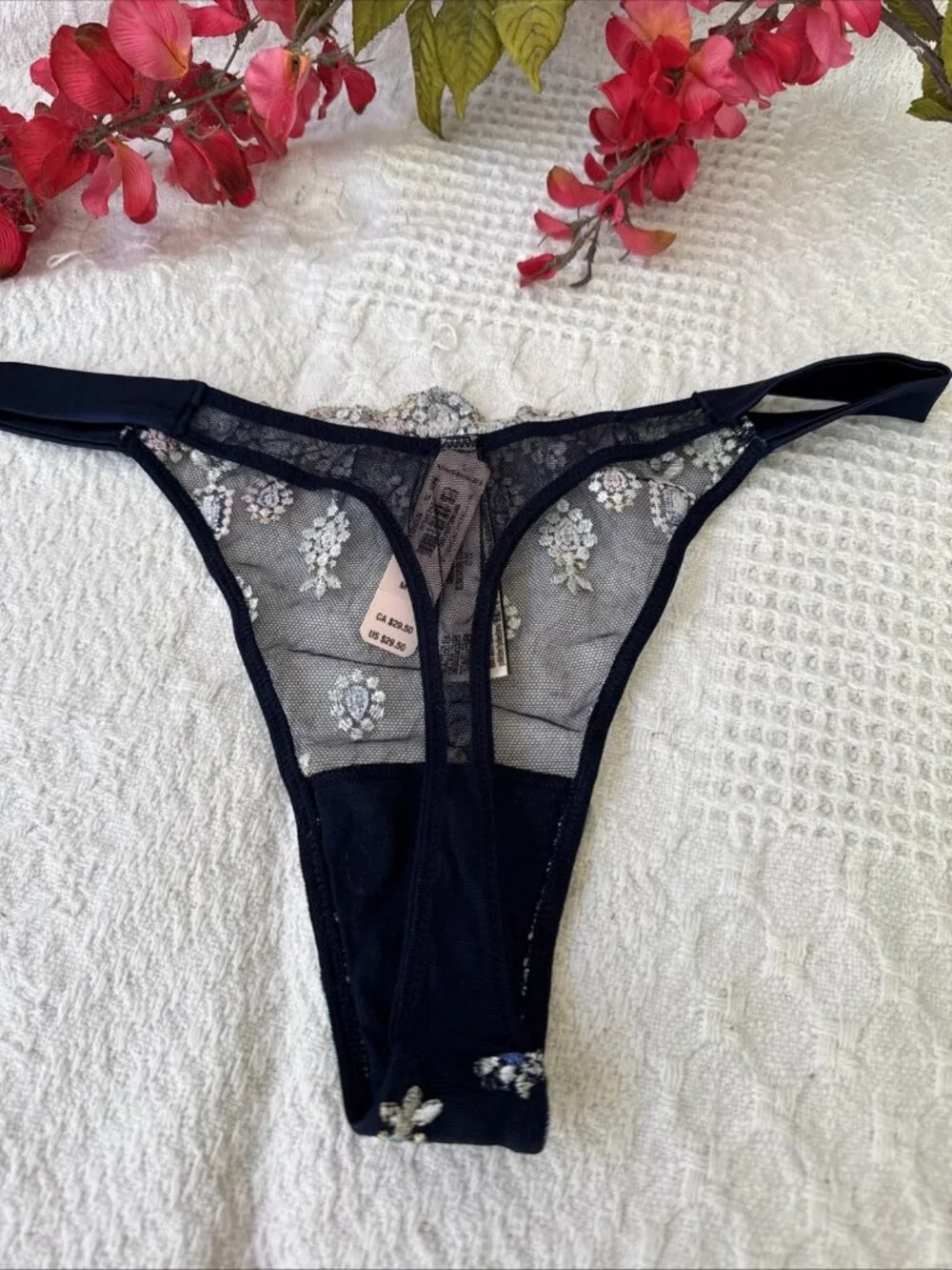 VICTORIA'S SECRET COLLECTORS M DREAM ANGELS EMBROIDERED LACE THONG PANTIES NWT